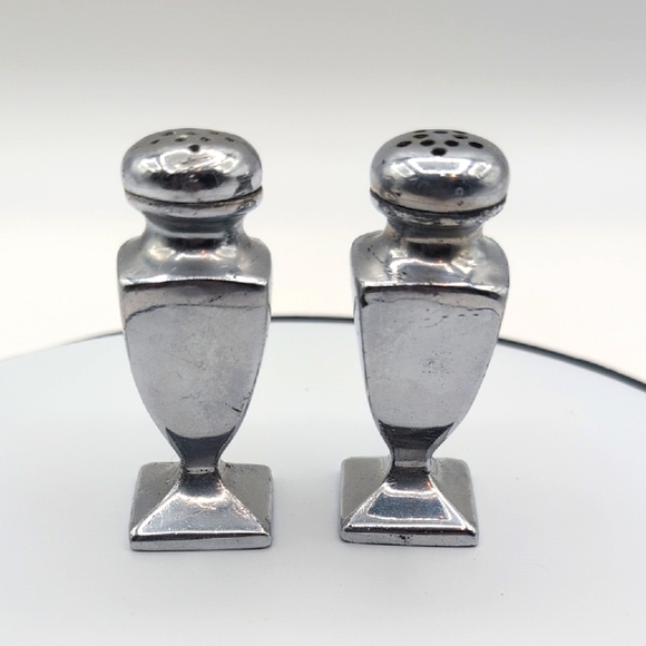 Other - Vintage Diner Silver Toned Salt and Pepper Shakers